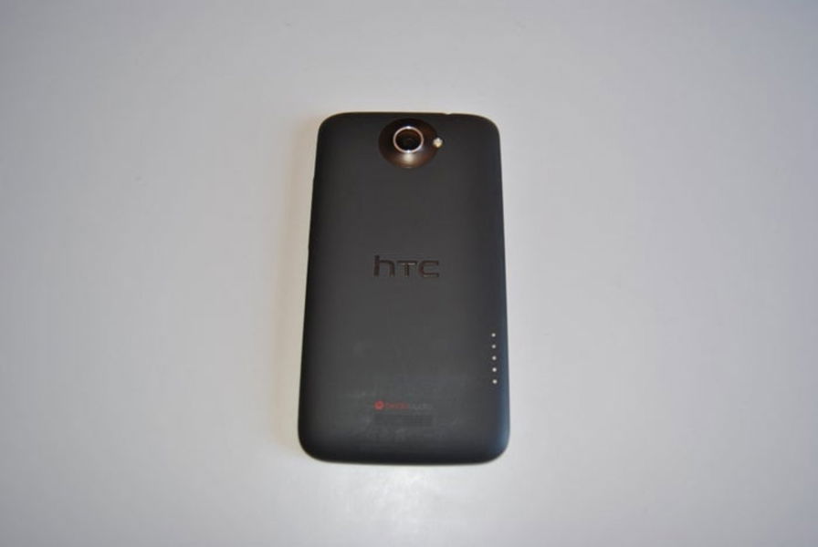 HTC One X trasera