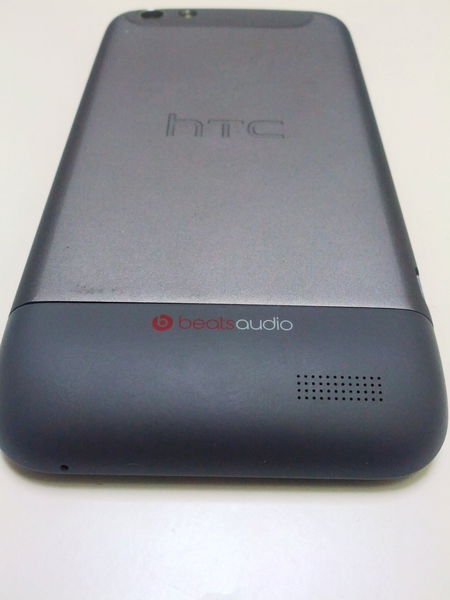 Parte trasera del HTC One V