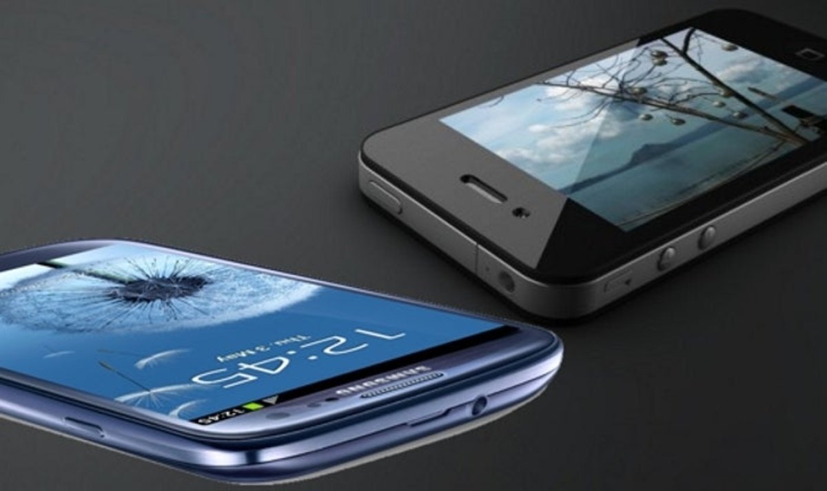 Detalle del iPhone 4S y el Samsung Galaxy S III