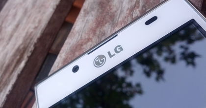 Posa bajo nuestra cámara el LG Optimus L7 Posa bajo nuestra cámara el LG Optimus L7