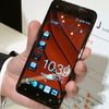 HTC J en la Mano