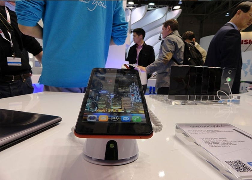 MWC 2013 | Alcatel quiere volver a ser competitiva presentándonos, el Alcatel One Touch Idol Ultra