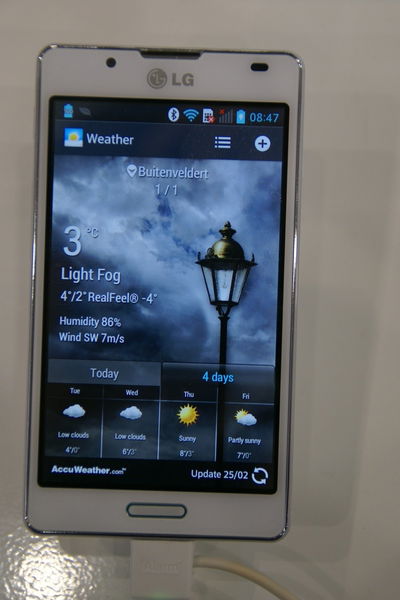 MWC 2013 | LG sigue apostando por la gama media, presenta el LG L7 II