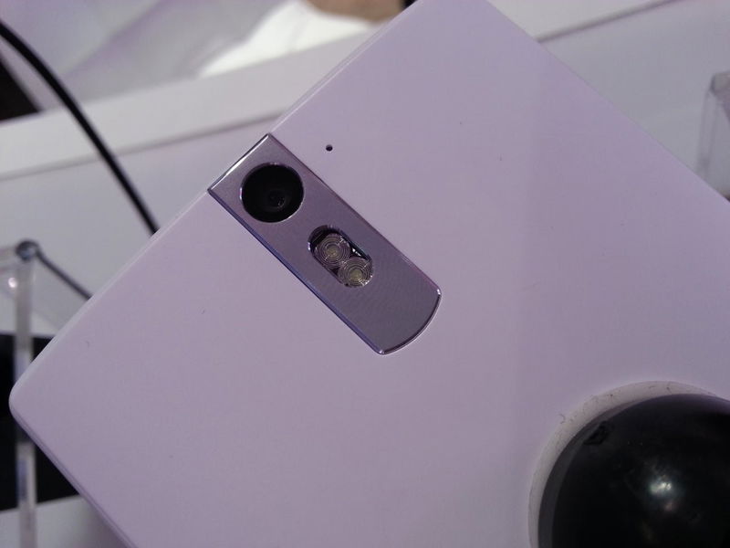 MWC 2013 | El Oppo Find 5 posa ante nuestra cámara en el MWC de Barcelona