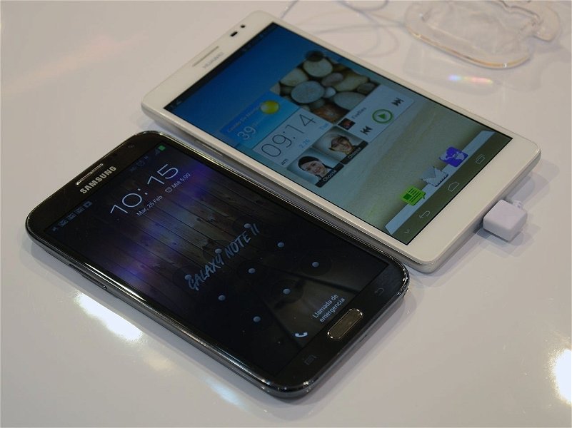 Parte delantera del Huawei Ascend Mate y del Samsung Galaxy Note II