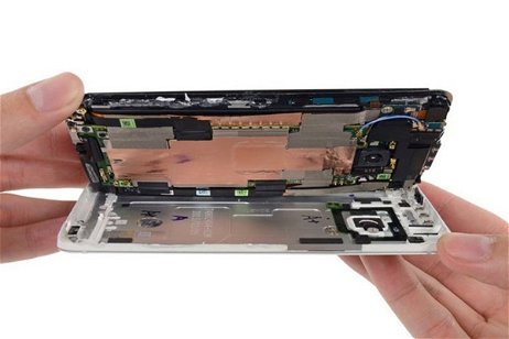 iFixit nos descubre qué se esconde en el interior del HTC One