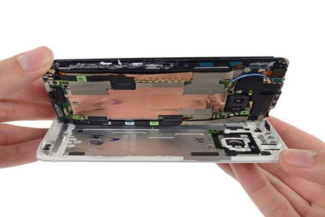 iFixit nos descubre qué se esconde en el interior del HTC One iFixit nos descubre qué se esconde en el interior del HTC One
