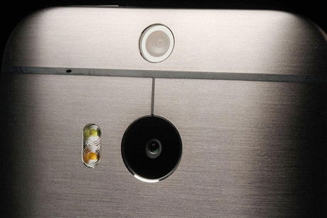 HTC le recuerda a Apple que ya sacó un teléfono con doble cámara hace 2 años HTC le recuerda a Apple que ya sacó un teléfono con doble cámara hace 2 años