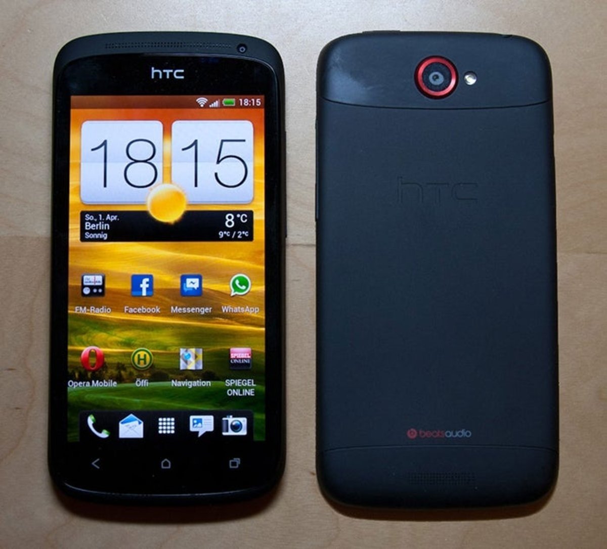 HTC One S delantera