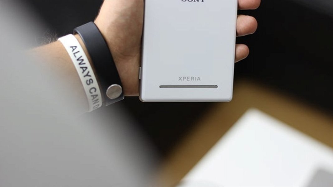 Detalle del altavoz trasero del Sony Xperia T2 Ultra