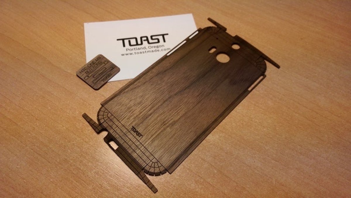 Imagen de la carcasa de madera Toast en un HTC One (M8)