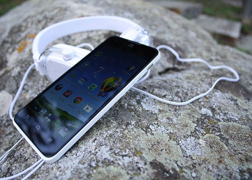 ZTE Grand S Flex sobre cascos