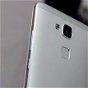 Detalle del lector de huellas y cámara en el Huawei Ascend Mate 7
