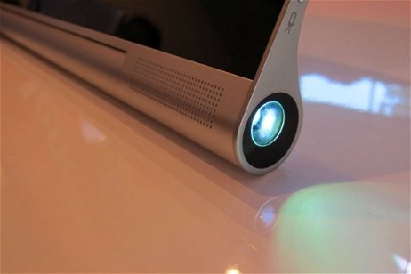 Probamos la nueva Yoga Tablet 2 Pro, ¡con proyector de hasta 50 pulgadas!