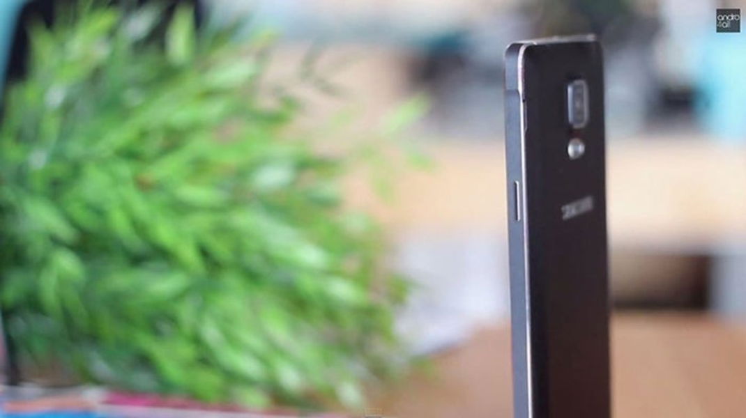 Samsung Galaxy Note 4 con borde metálico