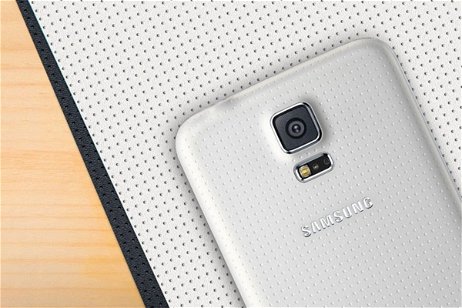 Este Samsung Galaxy de 2014 ha actualizado a Android 12L gracias a LineageOS