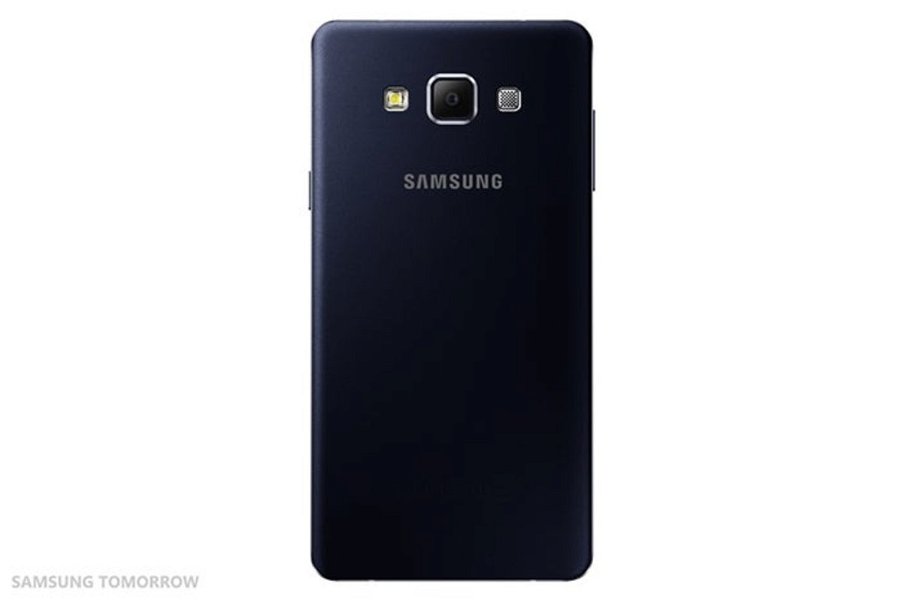 Samsung Galaxy A7 en color negro, trasera