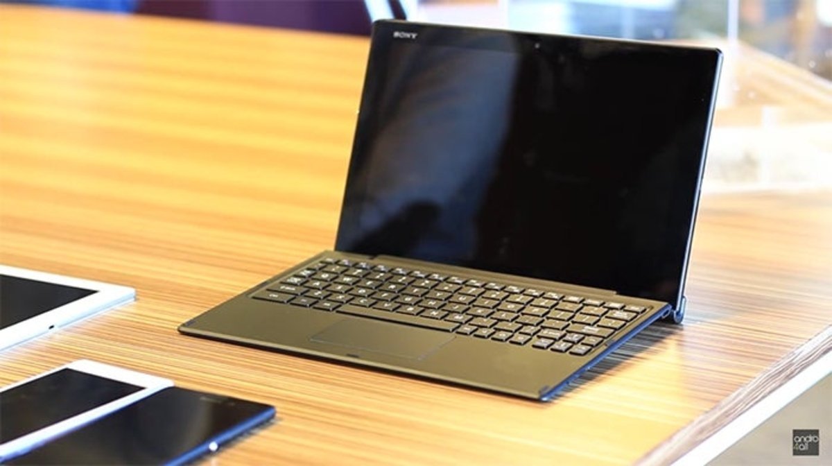 Sony Xperia Z4 Tablet con teclado