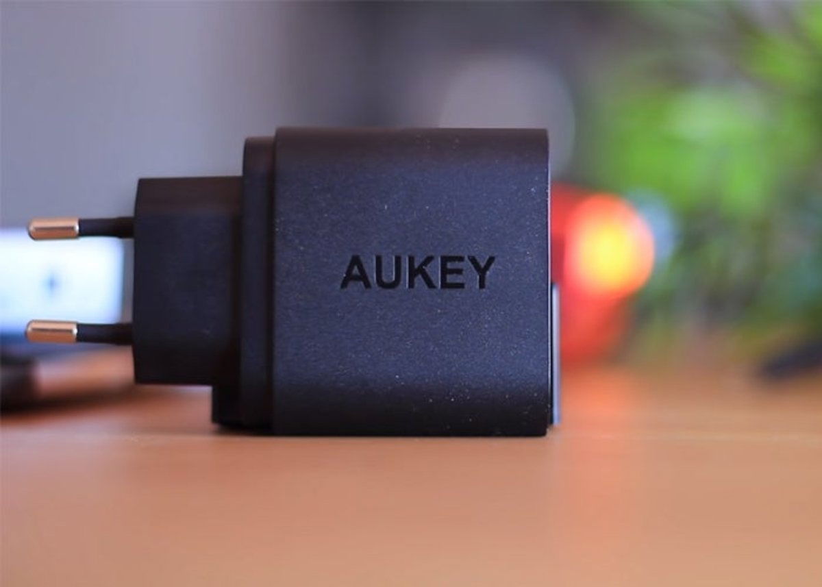 ¡Consigue este cargador de Aukey con Quick Charge 3.0 por menos de 10