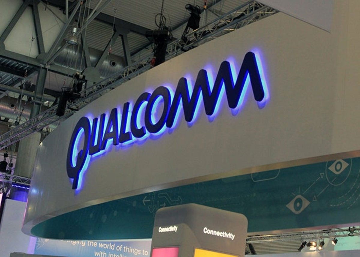 Qualcomm Logo MWC'16 Stand (3)