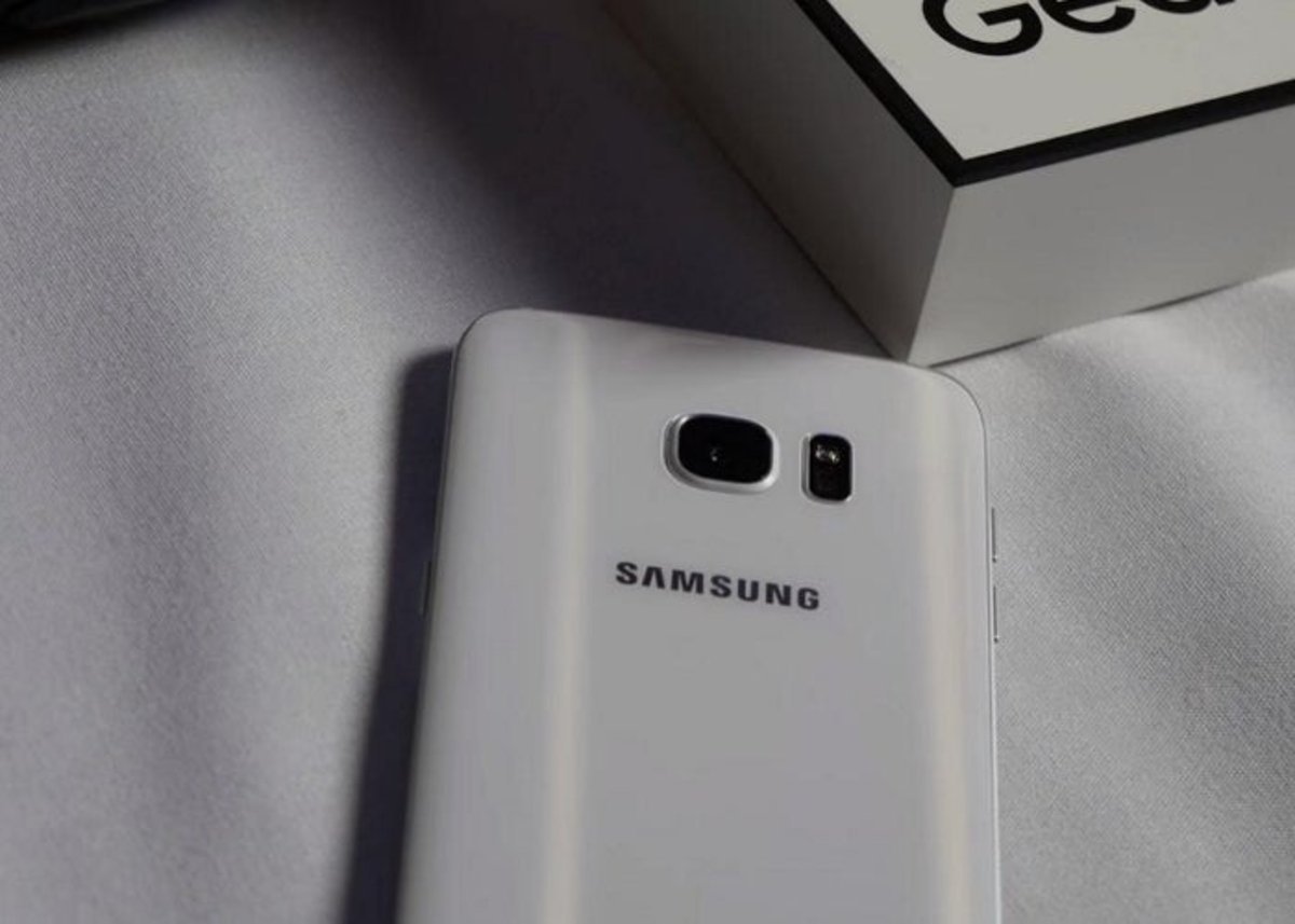 Samsung Galaxy S7 blanco trasera