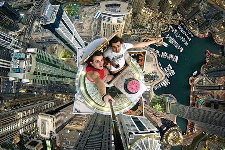Más de 250 personas en todo el mundo mueren por hacerse un selfie, según un estudio Más de 250 personas en todo el mundo mueren por hacerse un selfie, según un estudio