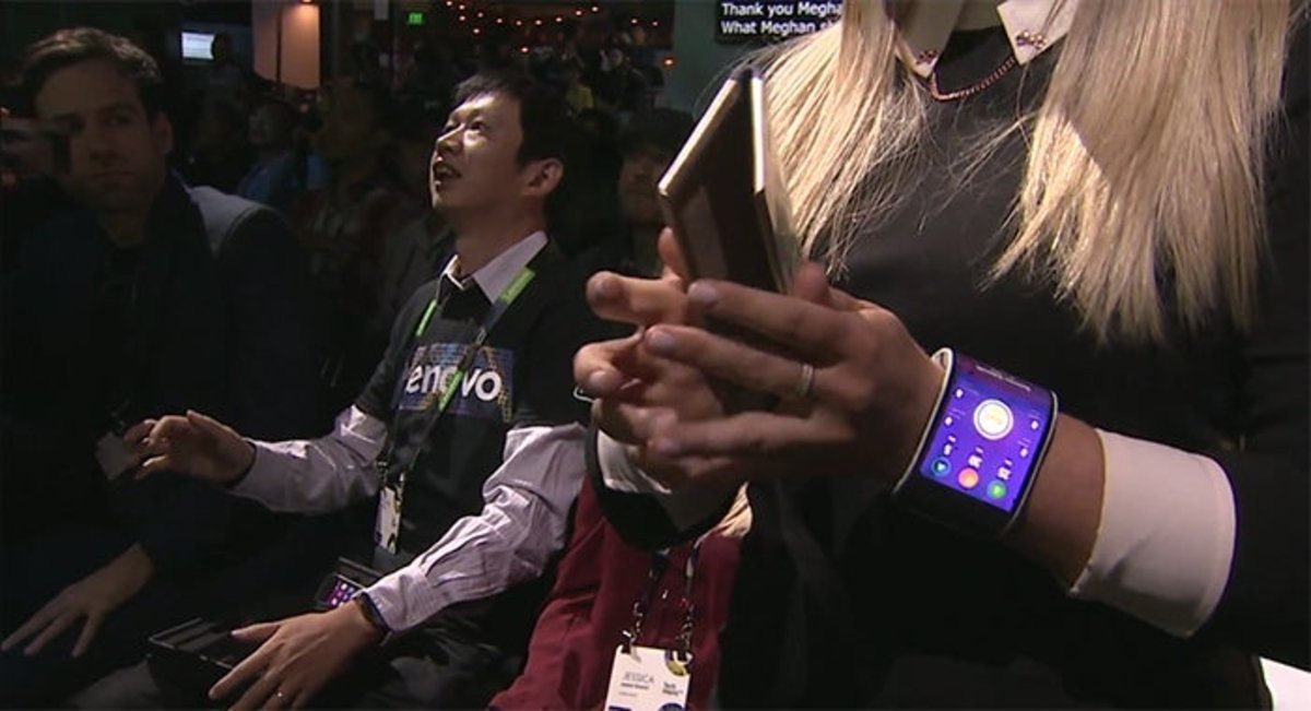 Lenvovo smartphone flexible plegable meghan tablet