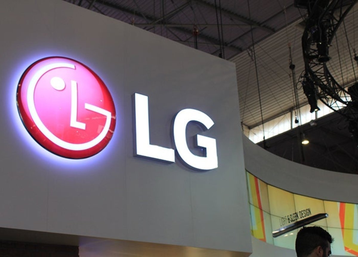 LG logo stand MWC
