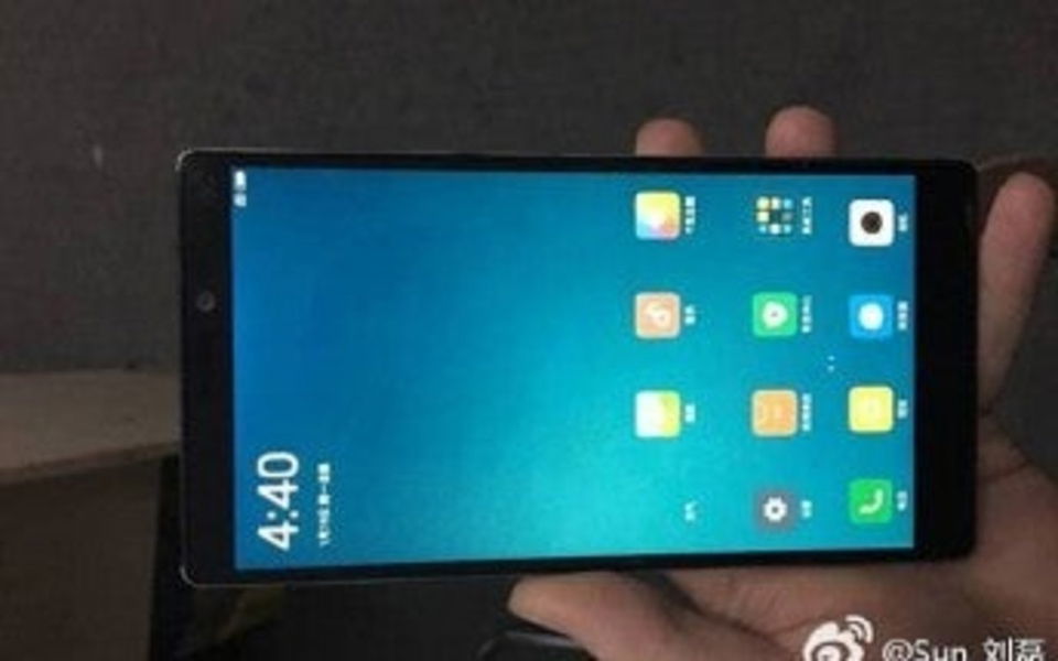 Aparecen nuevas imágenes filtradas del Xiaomi Mi 6, esta vez con la pantalla encendida