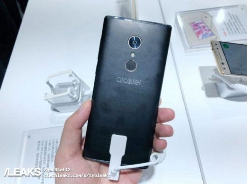 China Mobile muestra en una conferencia al futuro Alcatel 5 y su frontal "todo pantalla"