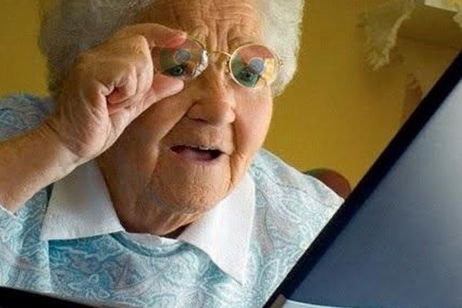 Esta abuela demuestra cómo llevar Google Chrome al límite Esta abuela demuestra cómo llevar Google Chrome al límite