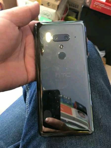 El HTC U12+ posa para la cámara una vez más antes de ser presentado