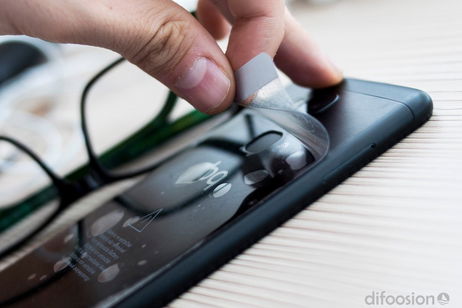 ¿Por qué te gusta el sonido de quitar el 'plastiquito' de los móviles? Nadie lo sabe ¿Por qué te gusta el sonido de quitar el 'plastiquito' de los móviles? Nadie lo sabe