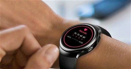 ¿Pueden multarte por mirar la hora en un smartwatch mientras conduces?