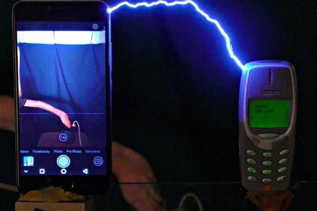Un millón de voltios vs el mítico Nokia 3310: el final no te sorprenderá