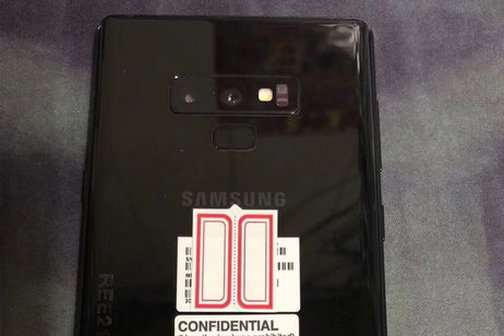 El Samsung Galaxy Note9 vuelve a filtrarse en fotos reales (y con la pantalla rota) El Samsung Galaxy Note9 vuelve a filtrarse en fotos reales (y con la pantalla rota)