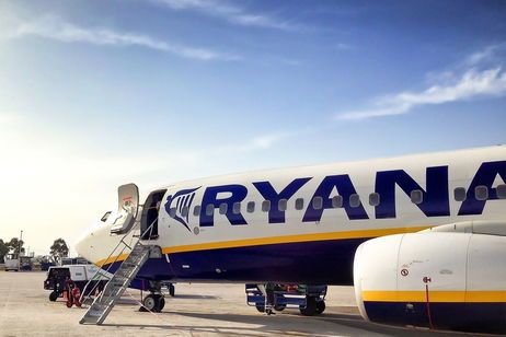 El brutal negocio de Ryanair: así motiva a sus empleados a cazar maletas con un nuevo sistema de bonificaciones