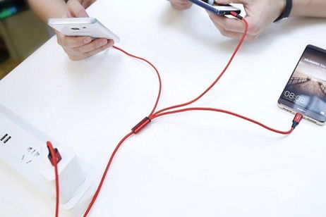 Este cable tiene salida USB tipo C, micro USB y Lighting, admite carga rápida y vale 10€ Este cable tiene salida USB tipo C, micro USB y Lighting, admite carga rápida y vale 10€