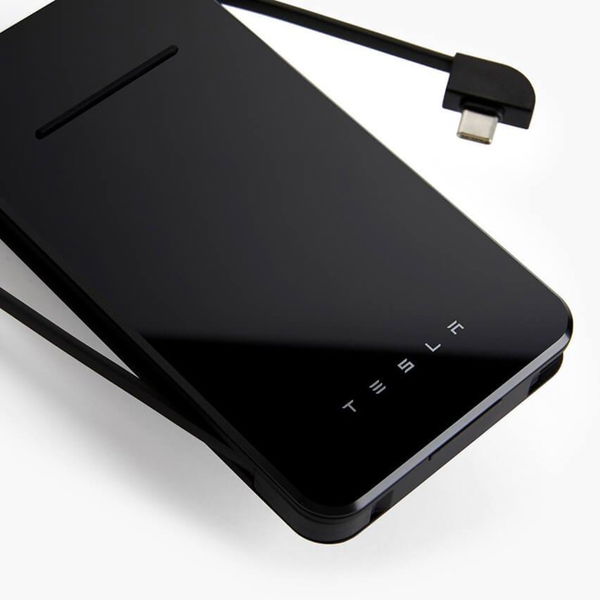 Tesla lanza una powerbank para smartphones con carga inalámbrica