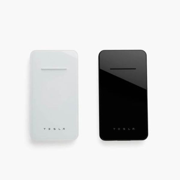 Tesla lanza una powerbank para smartphones con carga inalámbrica