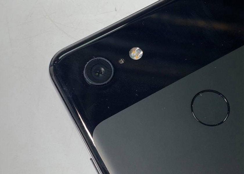 Este es el Google Pixel 3 XL con todos sus accesorios, auriculares USB Tipo C incluidos