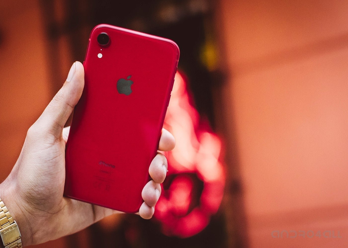 Xiaomi quiere que uses tu iPhone como juguete para perros