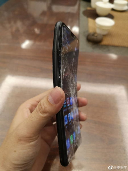 Ni un apocalipsis zombi podría con este Huawei P20 Pro: ha sobrevivido a 50 metros de caída libre