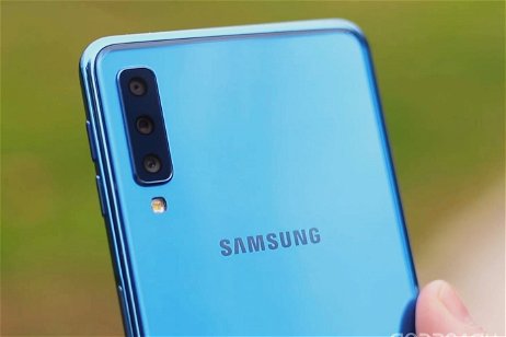 El teléfono plegable de Samsung tendría una triple cámara trasera