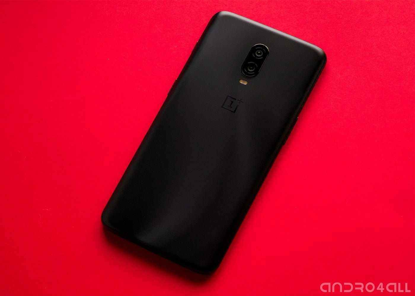 Diseño del OnePlus 6T por la parte trasera