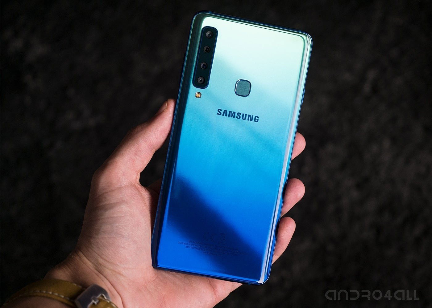 Samsung Galaxy A9, parte trasera en color Lemonade Blue