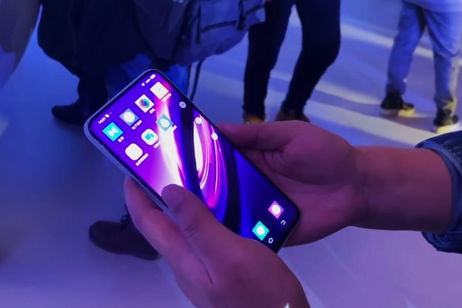 Imágenes reales del Vivo APEX 2019: ni rastro de la cámara frontal en su primer prototipo Imágenes reales del Vivo APEX 2019: ni rastro de la cámara frontal en su primer prototipo