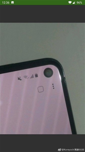 Samsung Galaxy S10e agujero en pantalla
