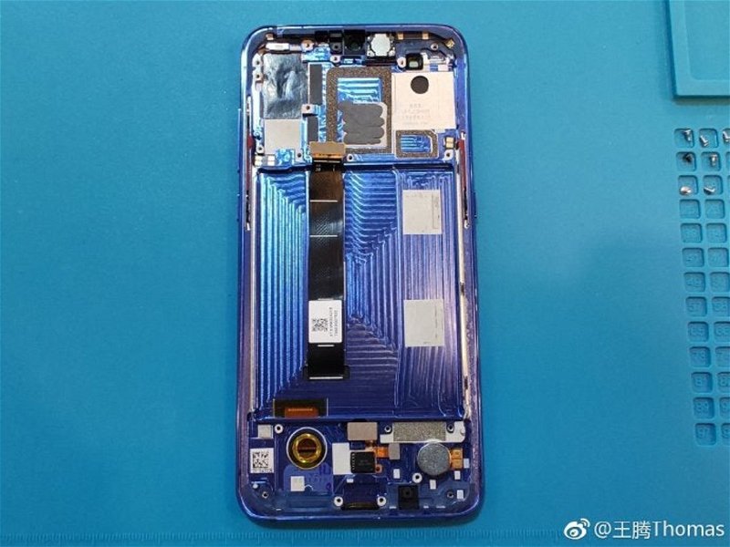 Xiaomi Mi 9 interior parte trasera