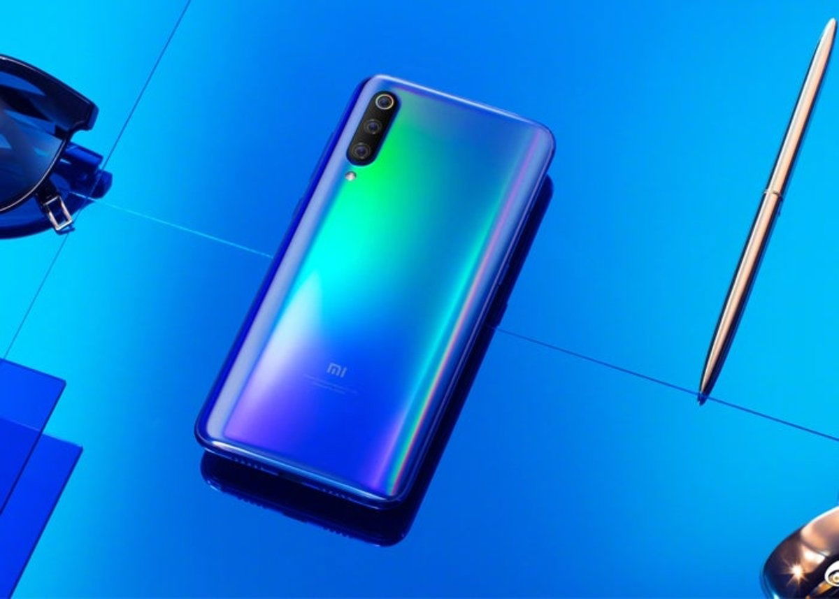 El Xiaomi Mi 9 tiene un diseño conocido y tres cámaras traseras - La Tercera